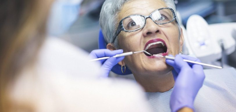 Saúde bucal do idoso: veja cuidados com os dentes na terceira idade